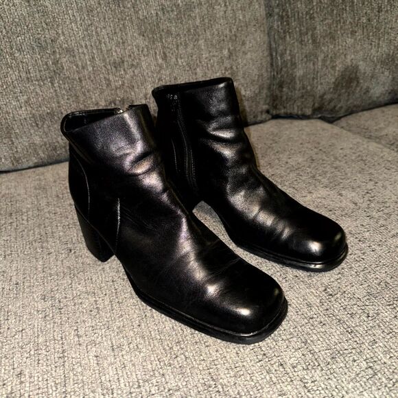 Covington Fairlane Women Bootie 8M Black Leather Cuban Heel Side Zip Ankle Boots - Picture 1 of 7